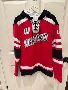 LIKe New Wisconsin Badger hooded champion hockey style sweatshirt. Size M